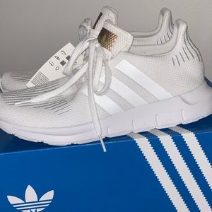 Women’s all white Adidas swift runs size 9.5
